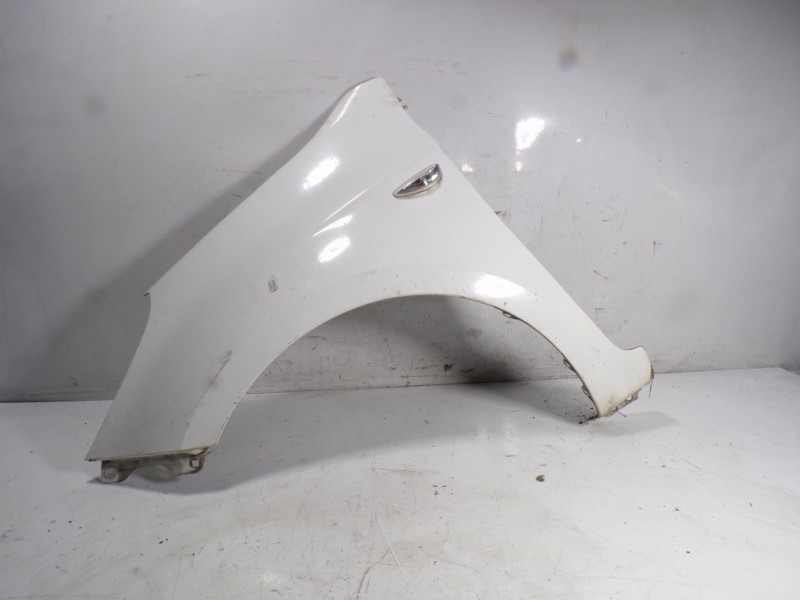 Recambio de aleta delantera izquierda para hyundai i20 1.4 crdi cat referencia OEM IAM 663111J000  