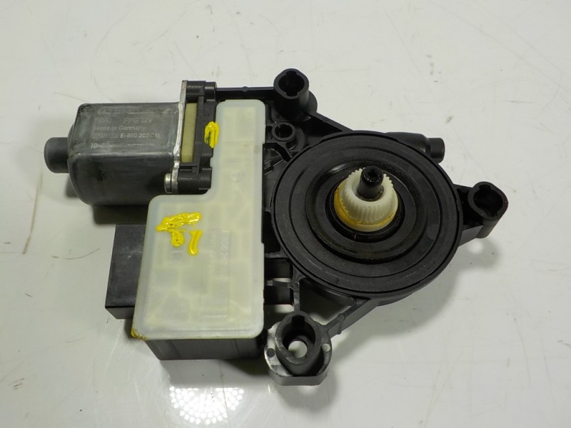 Recambio de motor elevalunas trasero derecho para seat arona 1.0 tsi referencia OEM IAM 5Q0959812D 5Q0959812D 