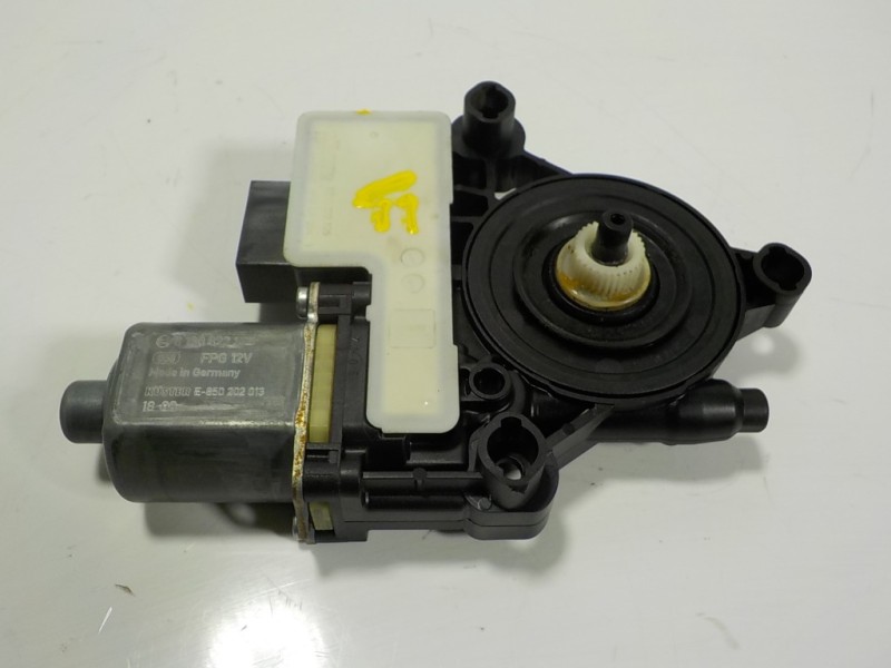 Recambio de motor elevalunas trasero izquierdo para seat arona 1.0 tsi referencia OEM IAM 5Q0959811D 5Q0959811D 