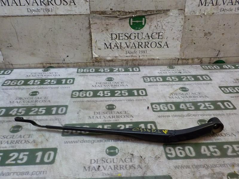 Recambio de brazo limpia delantero izquierdo para kia cee´´d 1.4 crdi cat referencia OEM IAM   