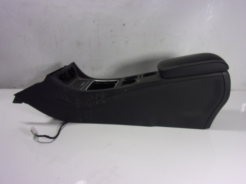 Recambio de apoyabrazos central para mercedes-benz clase a (w176) 2.1 cdi cat referencia OEM IAM A24668089018G72  