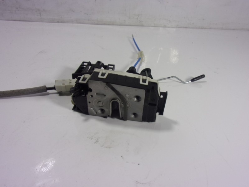 Recambio de cerradura puerta trasera izquierda para mercedes-benz clase a (w176) 2.1 cdi cat referencia OEM IAM A2047302735  