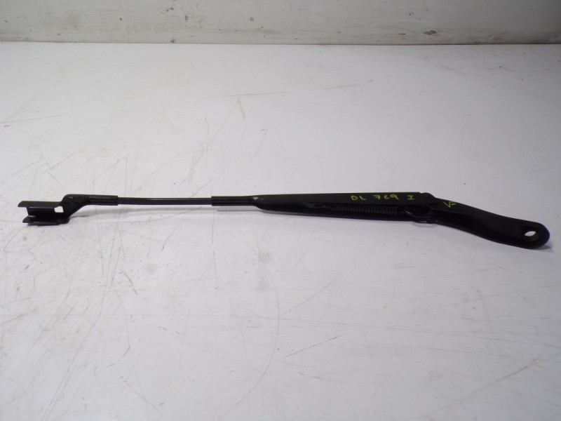 Recambio de brazo limpia delantero izquierdo para opel corsa f electric referencia OEM IAM   