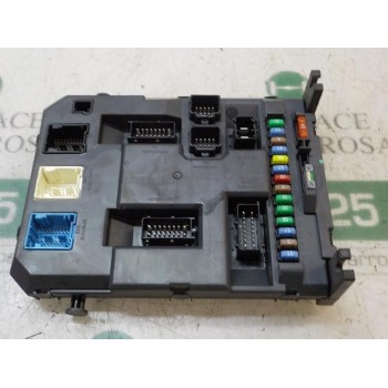 CAJA RELES / FUSIBLES 