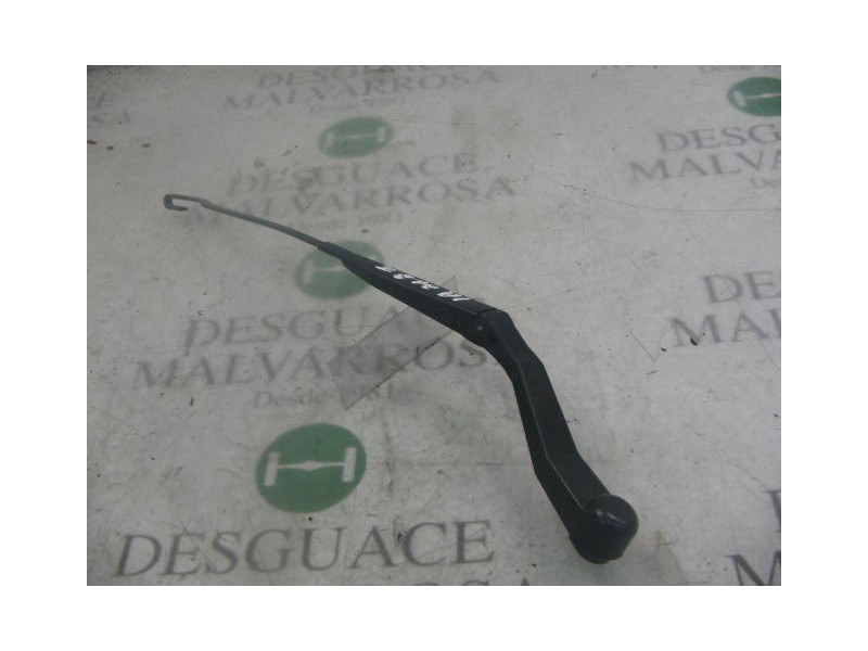 Recambio de brazo limpia delantero izquierdo para nissan primera berl./familiar (p10/w10) lx berlina (p10) referencia OEM IAM   