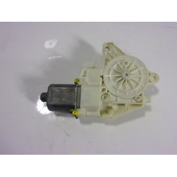 MOTOR ELEVALUNAS DELANTERO IZQUIERDO A2469065100 A2469065100 933865101