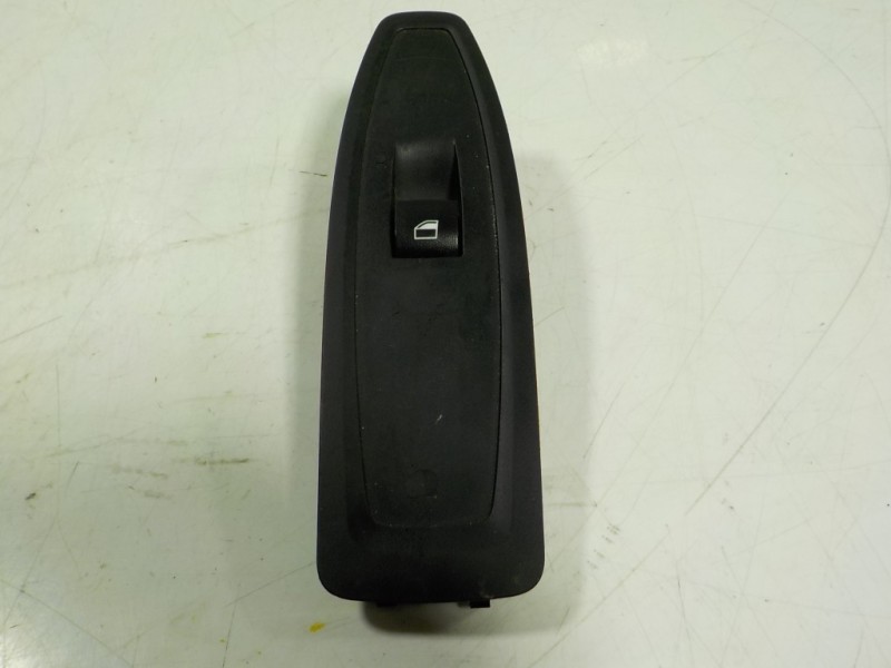 Recambio de mando elevalunas delantero derecho para bmw serie 1 lim. (f21) 2.0 turbodiesel referencia OEM IAM 61319208107 920810