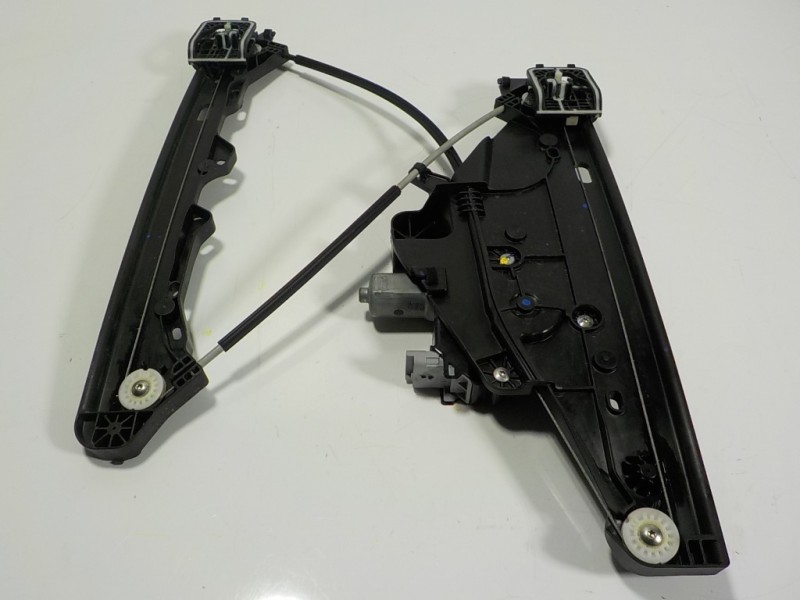 Recambio de elevalunas delantero derecho para peugeot 2008 (p1) 1.2 12v e-thp / puretech referencia OEM IAM 9828130680 982813068