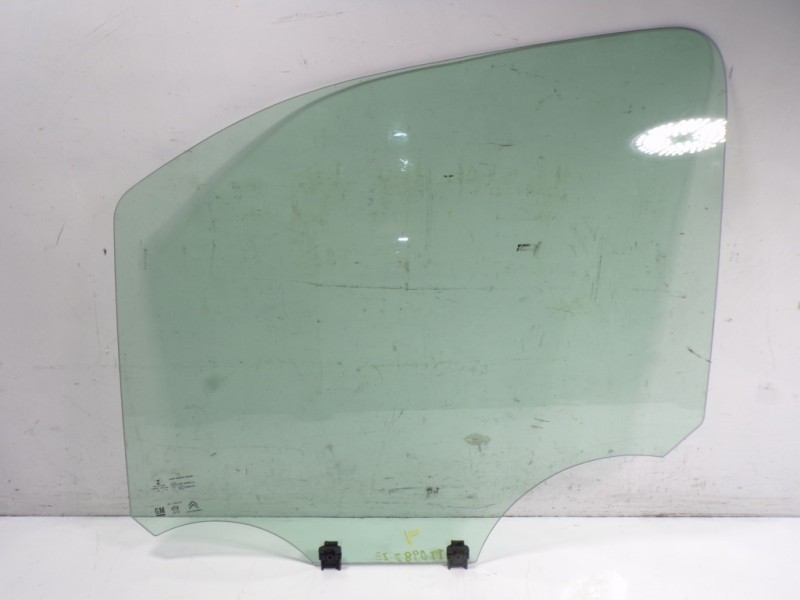 Recambio de cristal puerta delantero izquierdo para toyota proace city 1.5 dci referencia OEM IAM SU001A9728  