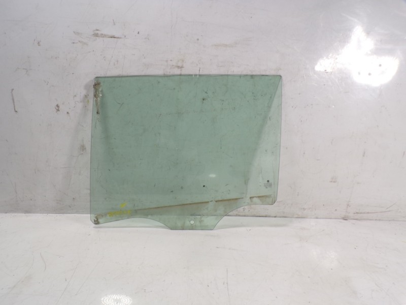 Recambio de cristal puerta trasero izquierdo para skoda fabia combi 1.2 tsi referencia OEM IAM 6V9845205A  