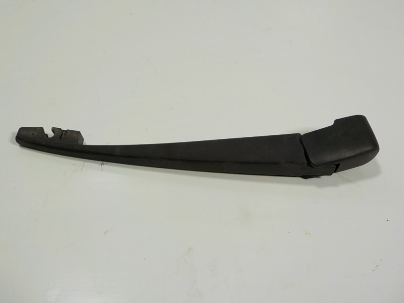Recambio de brazo limpia trasero para mazda 3 berlina (bp) evolution referencia OEM IAM   