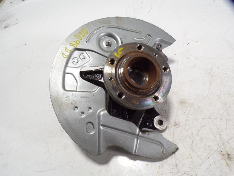 Recambio de mangueta delantera derecha para toyota proace city 1.5 dci referencia OEM IAM SU001B2338  