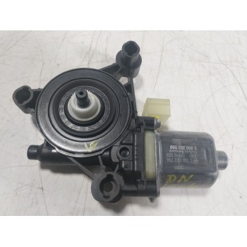 MOTOR ELEVALUNAS DELANTERO DERECHO 5Q0959802A 5Q0959802A 
