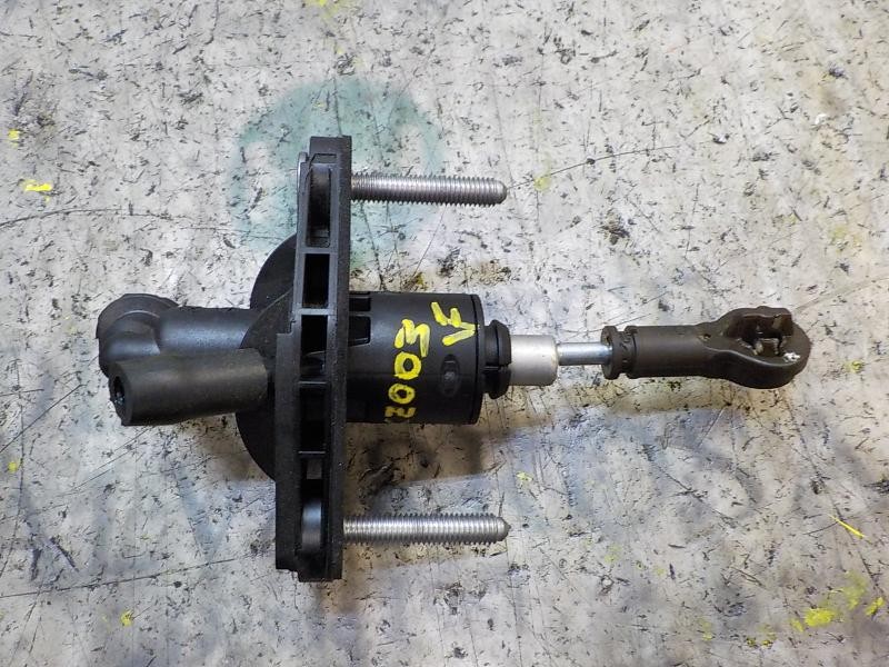 Recambio de bomba embrague para suzuki swift azg (nz) 1.2 cat referencia OEM IAM 2381068L21  