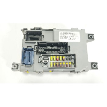 CAJA RELES / FUSIBLES 52033926 00520029200 