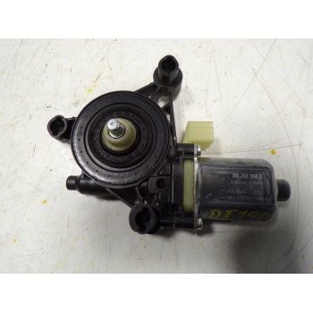 MOTOR ELEVALUNAS DELANTERO DERECHO 5Q0959802B 5Q0959802B 0130822716