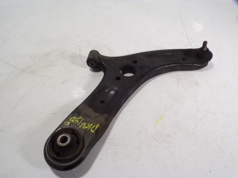 Recambio de brazo suspension inferior delantero derecho para hyundai i20 1.4 cat referencia OEM IAM 545011J700  