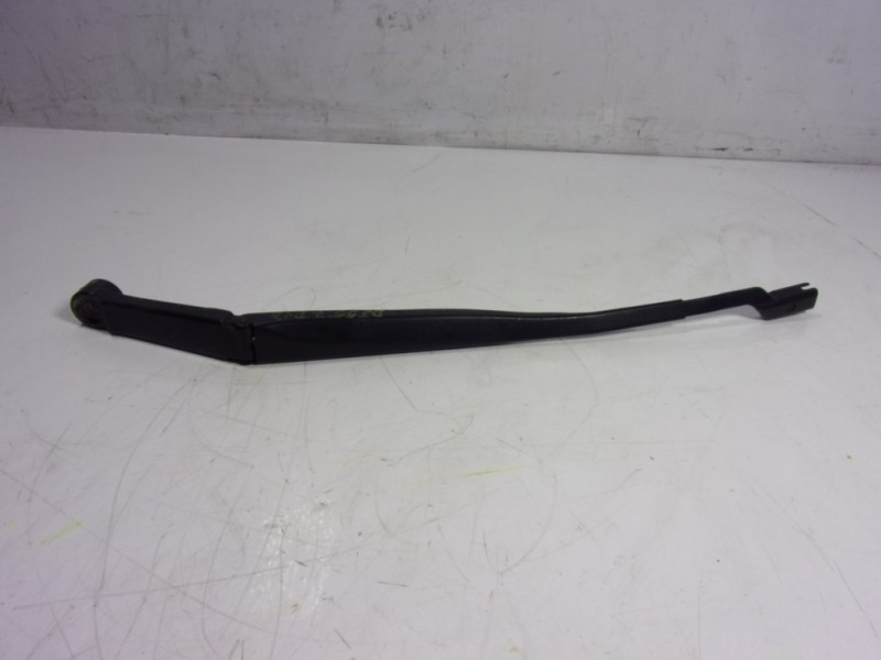 Recambio de brazo limpia delantero izquierdo para toyota c-hr 132 kw referencia OEM IAM 85221F4010  