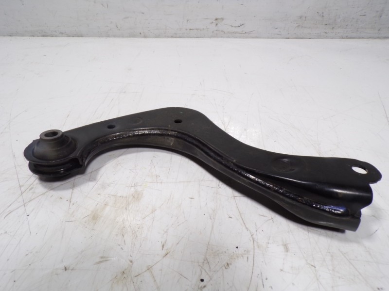 Recambio de brazo suspension superior trasero izquierdo para toyota c-hr 132 kw referencia OEM IAM 48790F4010  