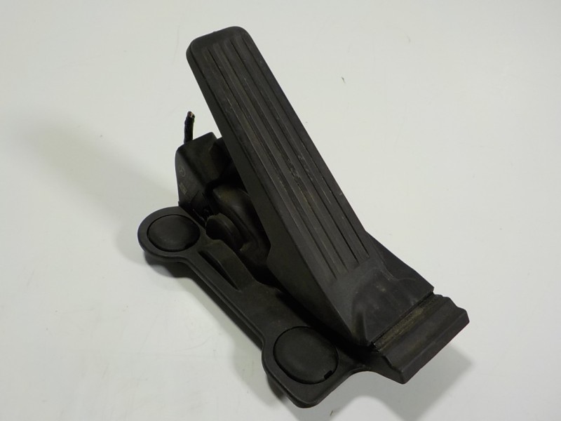 Recambio de potenciometro pedal para mazda 3 berlina (bp) evolution referencia OEM IAM  BCKA41600A 