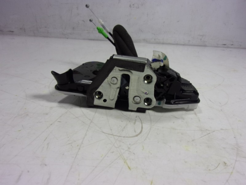 Recambio de cerradura puerta delantera derecha para toyota c-hr 132 kw referencia OEM IAM 6903002511  