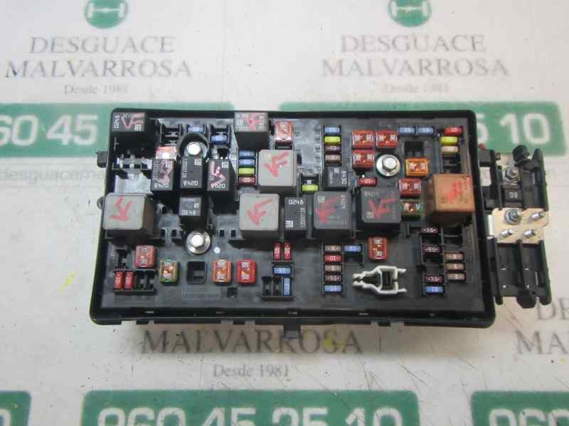 Recambio de caja reles / fusibles para opel insignia berlina 2.0 16v cdti referencia OEM IAM 13275881  