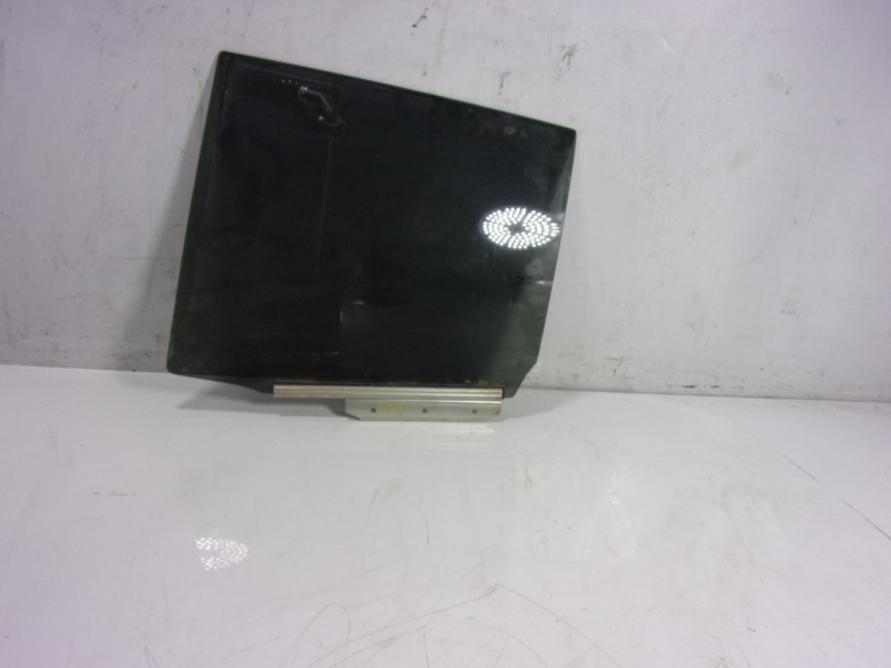 Recambio de cristal puerta trasero izquierdo para toyota c-hr 132 kw referencia OEM IAM 68104F4020  