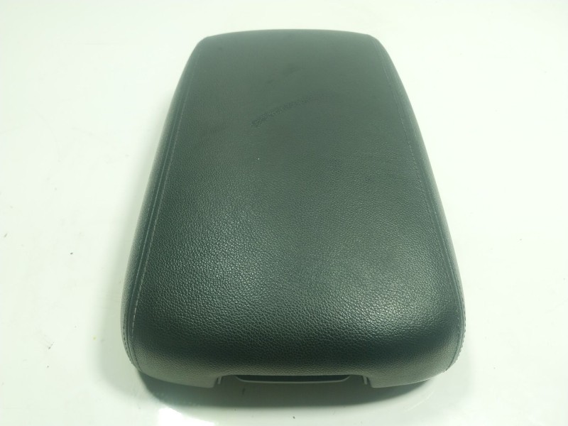 Recambio de apoyabrazos central para kia sorento iii (um) 2.2 crdi 4wd referencia OEM IAM 84660C5000WK  