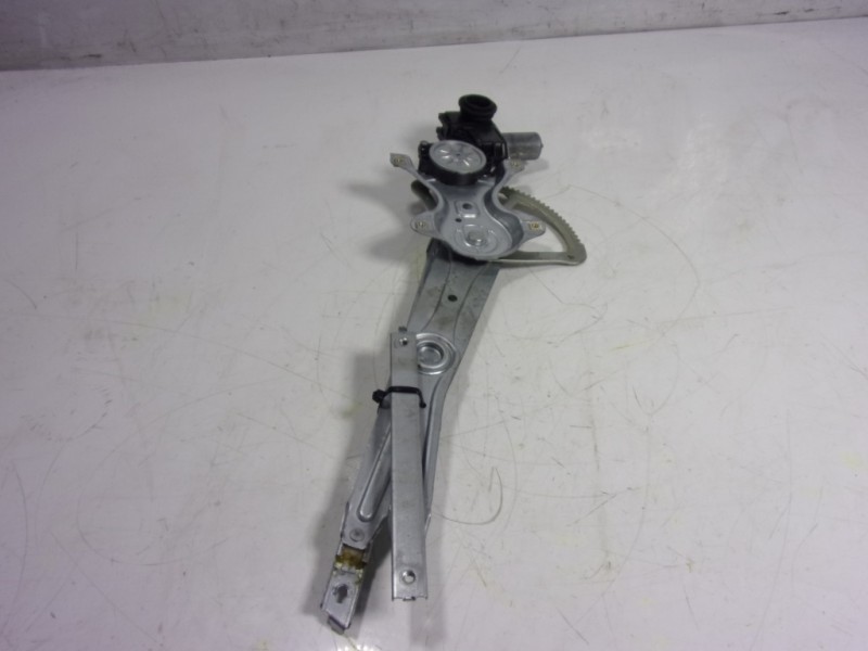 Recambio de elevalunas delantero derecho para toyota c-hr 132 kw referencia OEM IAM 69810F4010 85710F4010 AE0620203891