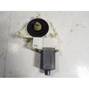 MOTOR ELEVALUNAS DELANTERO DERECHO A1669060301 A1669060301 0130822755