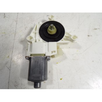MOTOR ELEVALUNAS DELANTERO IZQUIERDO A1669060201 A1669060201 0130822754