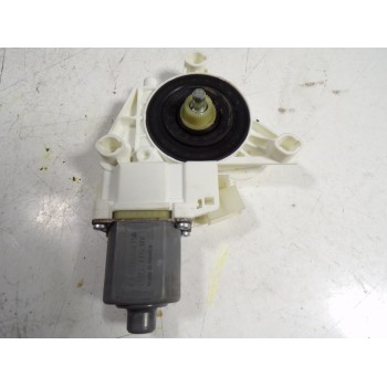 MOTOR ELEVALUNAS TRASERO DERECHO A1669060601 A1669060601 0130822756