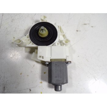 MOTOR ELEVALUNAS TRASERO IZQUIERDO A1669060501 A1669060501 0130822757