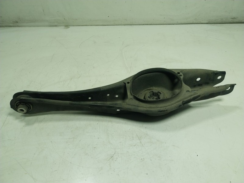 Recambio de brazo suspension superior trasero derecho para skoda superb (3v3) 2.0 tdi referencia OEM IAM   