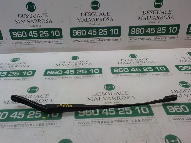 Recambio de brazo limpia delantero derecho para dacia duster basis 4x2 referencia OEM IAM 288868737R  