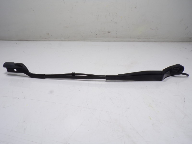 Recambio de brazo limpia delantero izquierdo para peugeot 5008 1.2 12v e-thp referencia OEM IAM 1617039980  