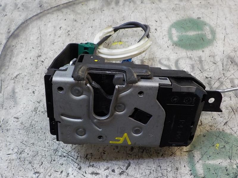 Recambio de cerradura puerta delantera derecha para opel zafira b 1.6 16v cat referencia OEM IAM   