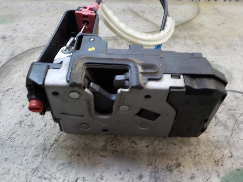 Recambio de cerradura puerta trasera derecha para opel zafira b 1.6 16v cat referencia OEM IAM   