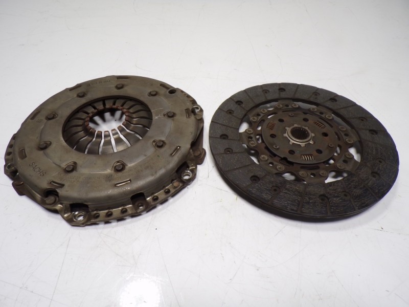 Recambio de kit embrague para peugeot 5008 1.2 12v e-thp referencia OEM IAM 9831386880 9812120380 