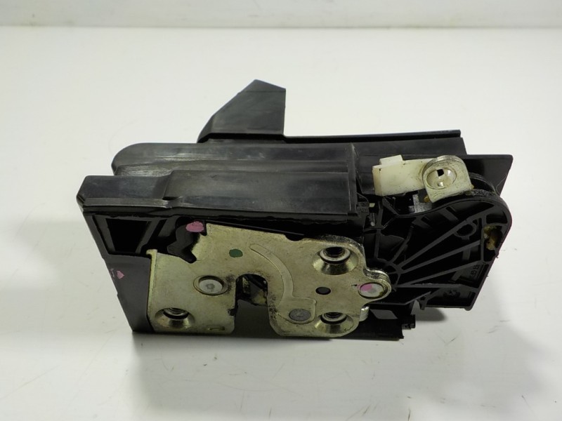 Recambio de cerradura puerta trasera derecha para dacia sandero stepway referencia OEM IAM 825033585R  