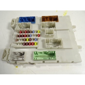 CAJA RELES / FUSIBLES 31394963 31394963 3554229361