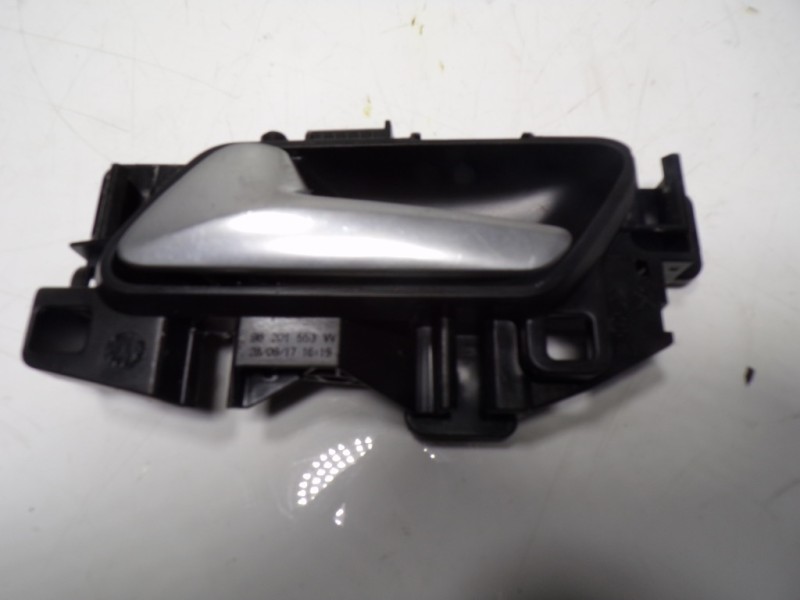 Recambio de maneta interior delantera izquierda para peugeot 5008 1.2 12v e-thp referencia OEM IAM 98201553VV 98201553 