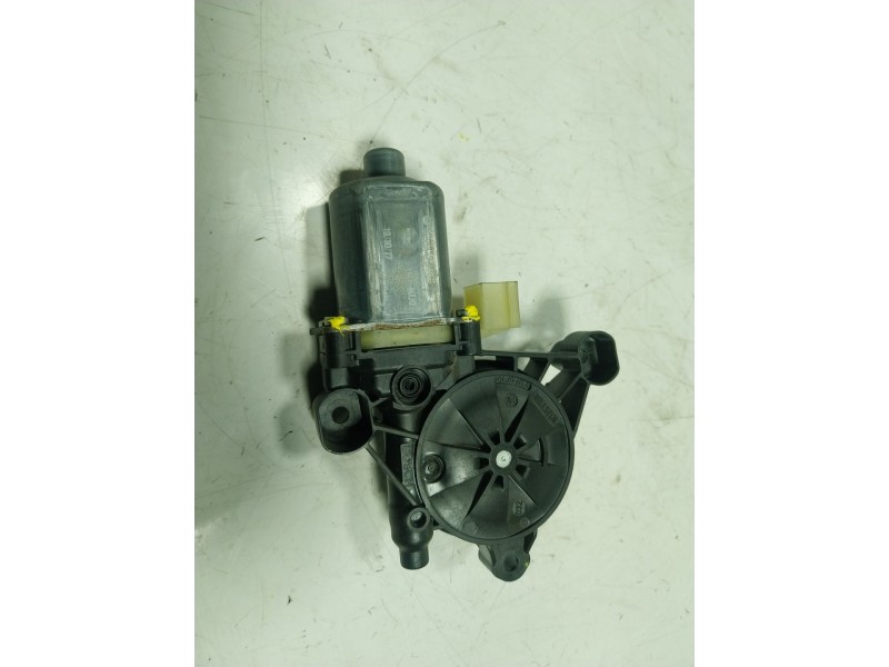 Recambio de motor elevalunas delantero derecho para skoda superb (3v3) 2.0 tdi referencia OEM IAM  5Q0959802 