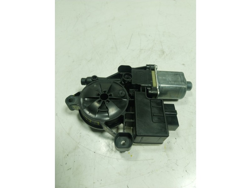 Recambio de motor elevalunas trasero derecho para skoda superb (3v3) 2.0 tdi referencia OEM IAM  5Q0959812E 