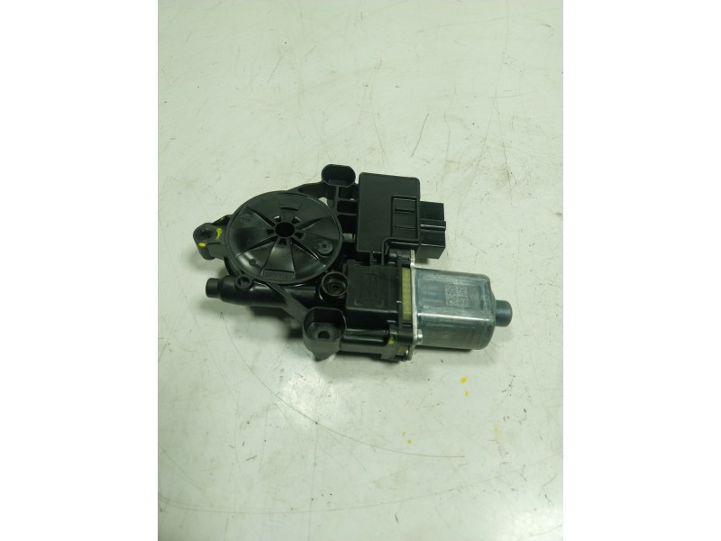 Recambio de motor elevalunas trasero izquierdo para skoda superb (3v3) 2.0 tdi referencia OEM IAM  5Q0959811E 