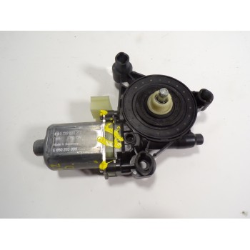 MOTOR ELEVALUNAS DELANTERO DERECHO 5Q0959801B 5Q0959801B 0130822717