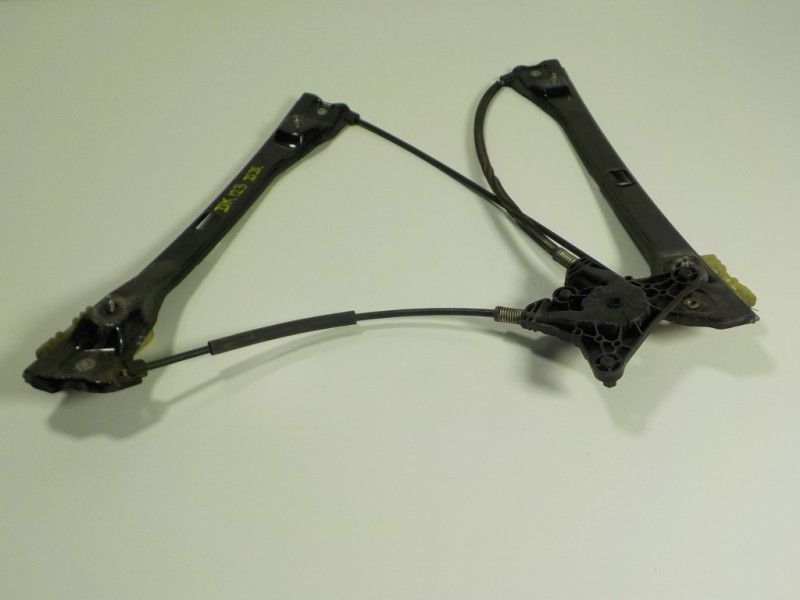 Recambio de elevalunas delantero derecho para skoda rapid 1.6 tdi dpf referencia OEM IAM 5JA837462  