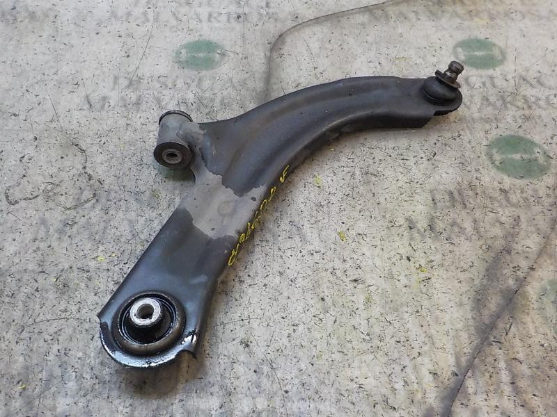 Recambio de brazo suspension inferior delantero derecho para renault clio iii 1.5 dci diesel referencia OEM IAM 8200744092  