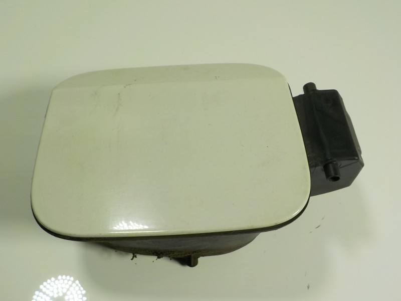 Recambio de tapa combustible para skoda rapid 1.6 tdi dpf referencia OEM IAM 5JA809909  