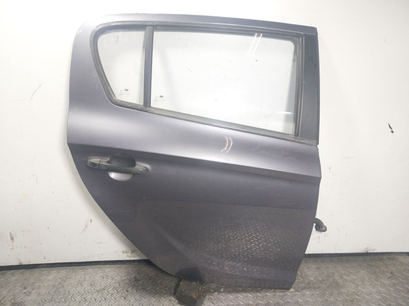 Recambio de puerta trasera derecha para hyundai i20 1.2 cat referencia OEM IAM 770044P000  
